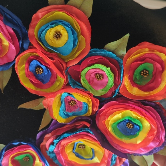 Handmade Mexican flower necklace - Picture 4 of 4